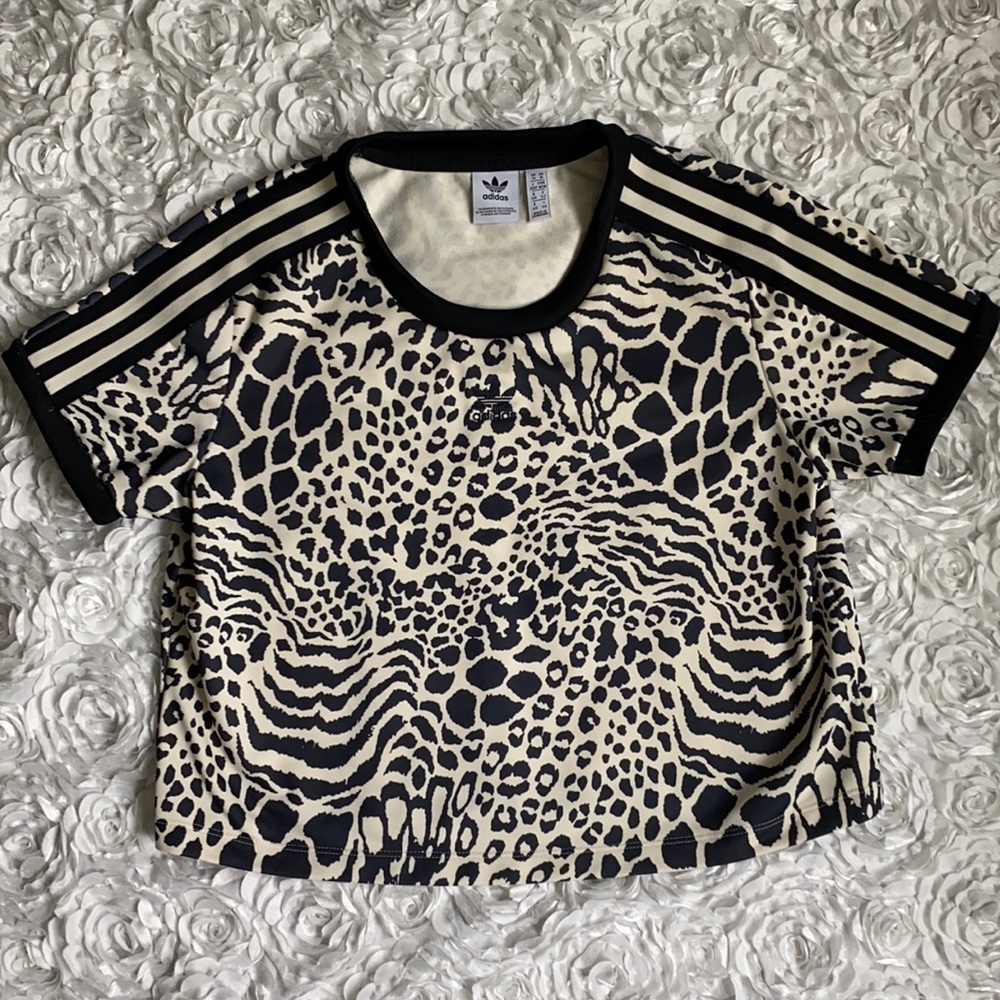 Like new‎ Adidas size medium leopard crop top